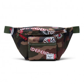 Przejść do produktu Nerka Herschel Seventeen Hip woodland camo independent 2019/2020