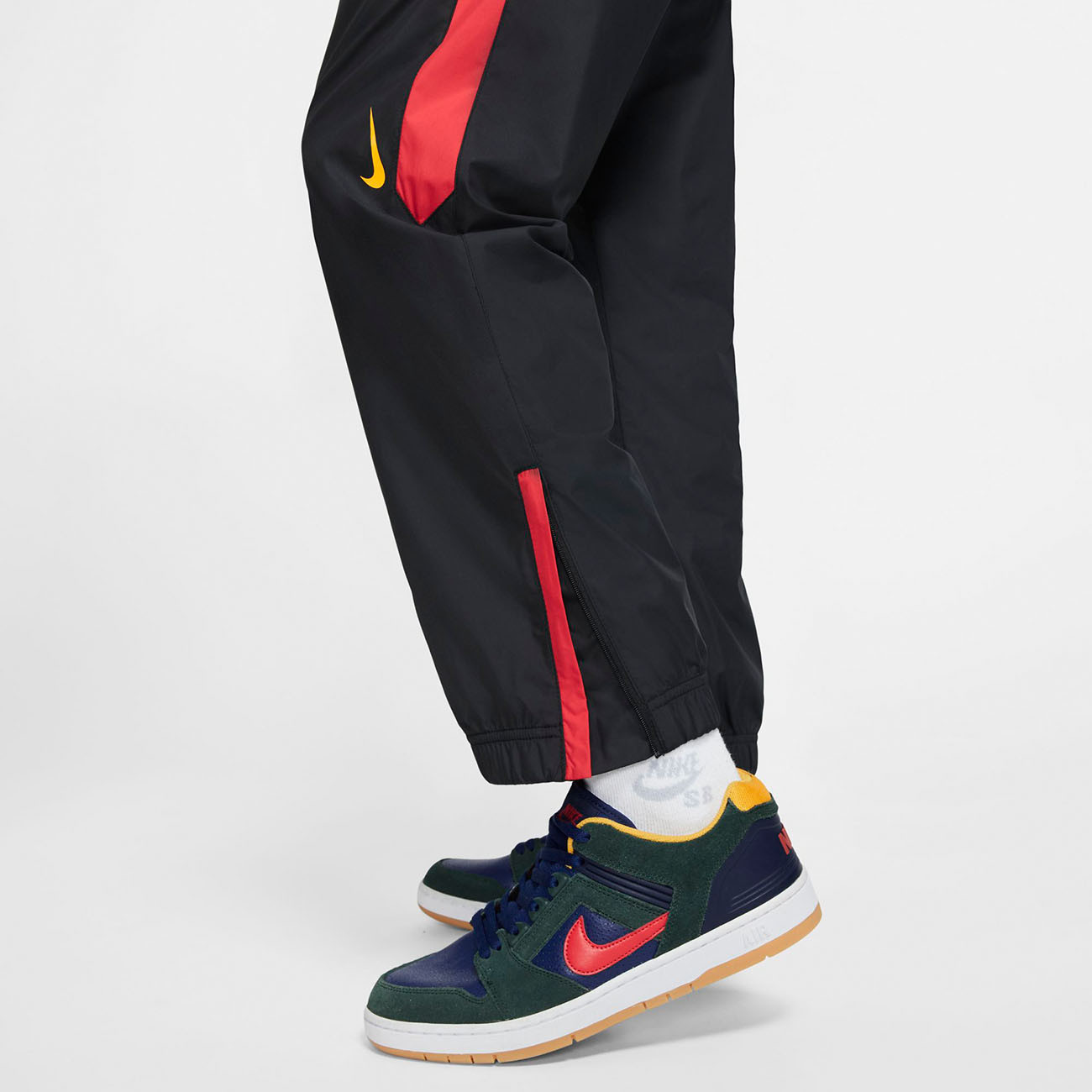 Pants Nike SB Shield black/university red/university | Snowboard Zezula